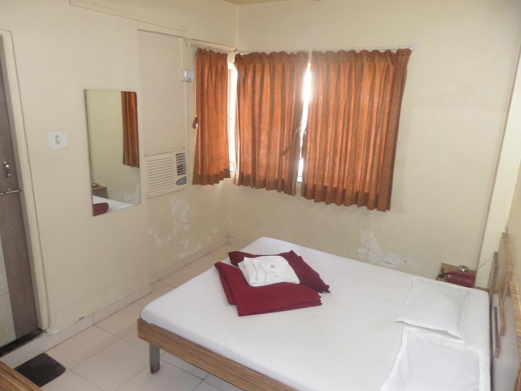 Hotel Sai Ratna Nashik Room photo