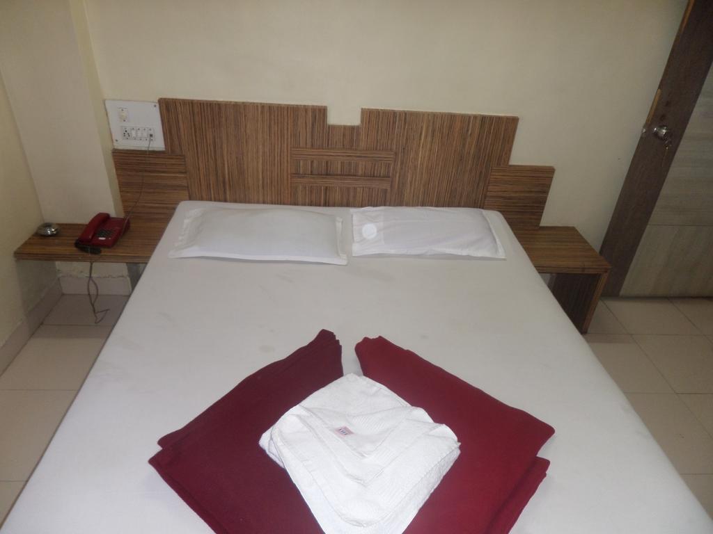 Hotel Sai Ratna Nashik Room photo